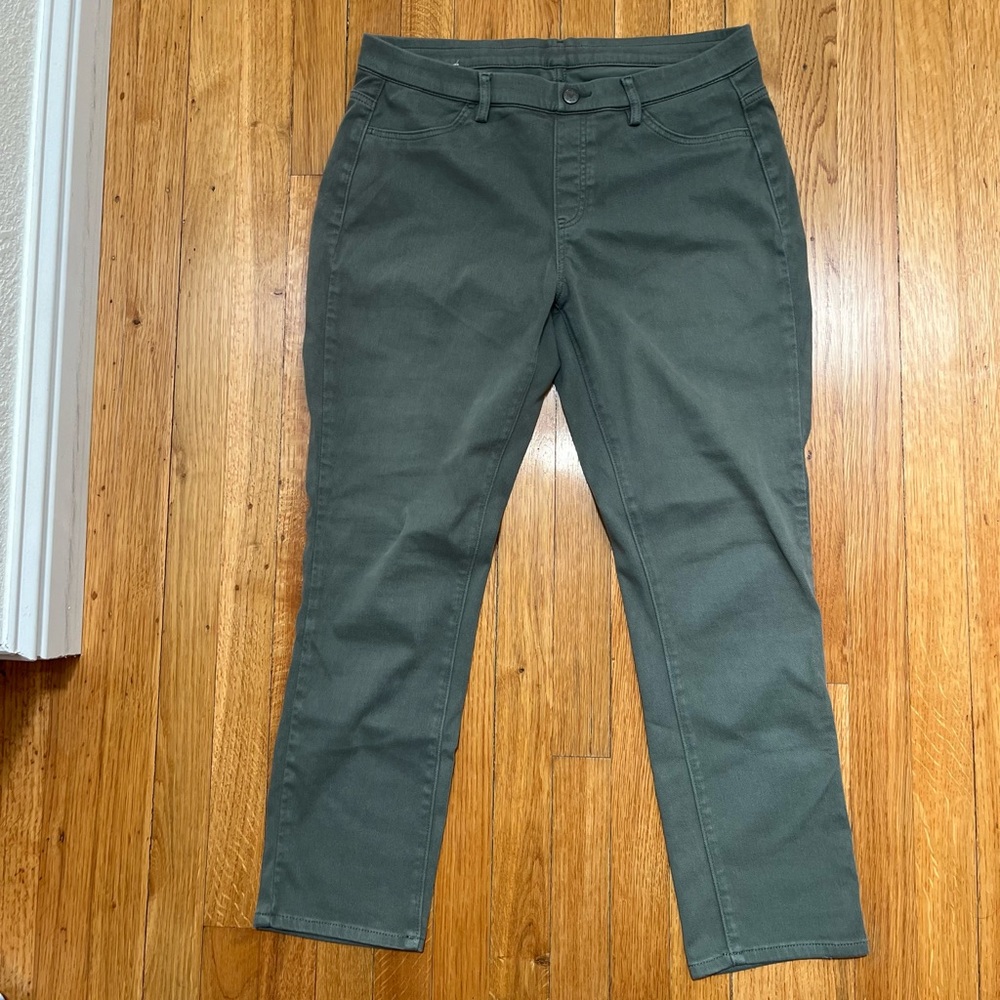 Women’s Green Uniqlo Pants